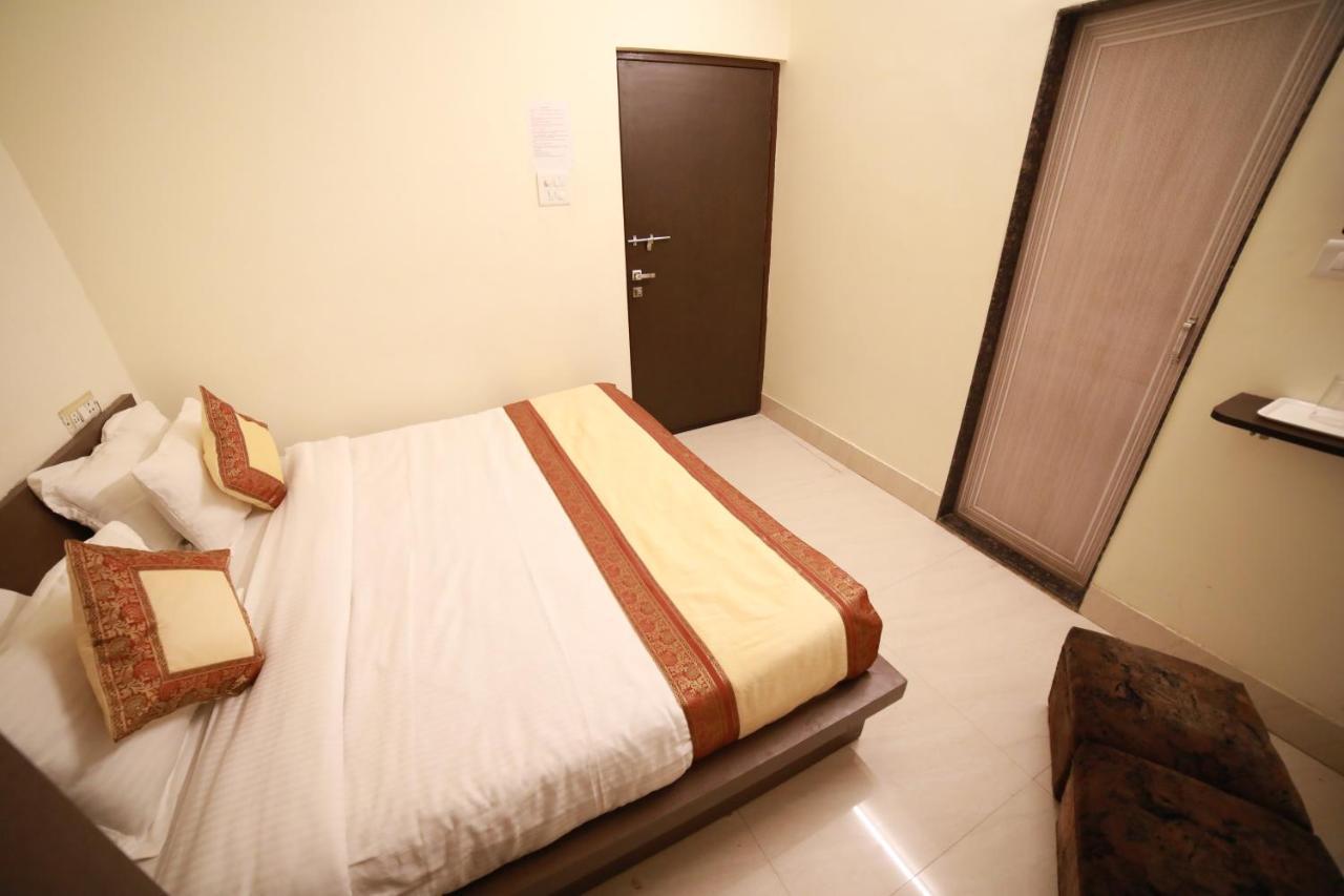 Oyo 16708 Sada Shiv Guest House Varanasi Luaran gambar