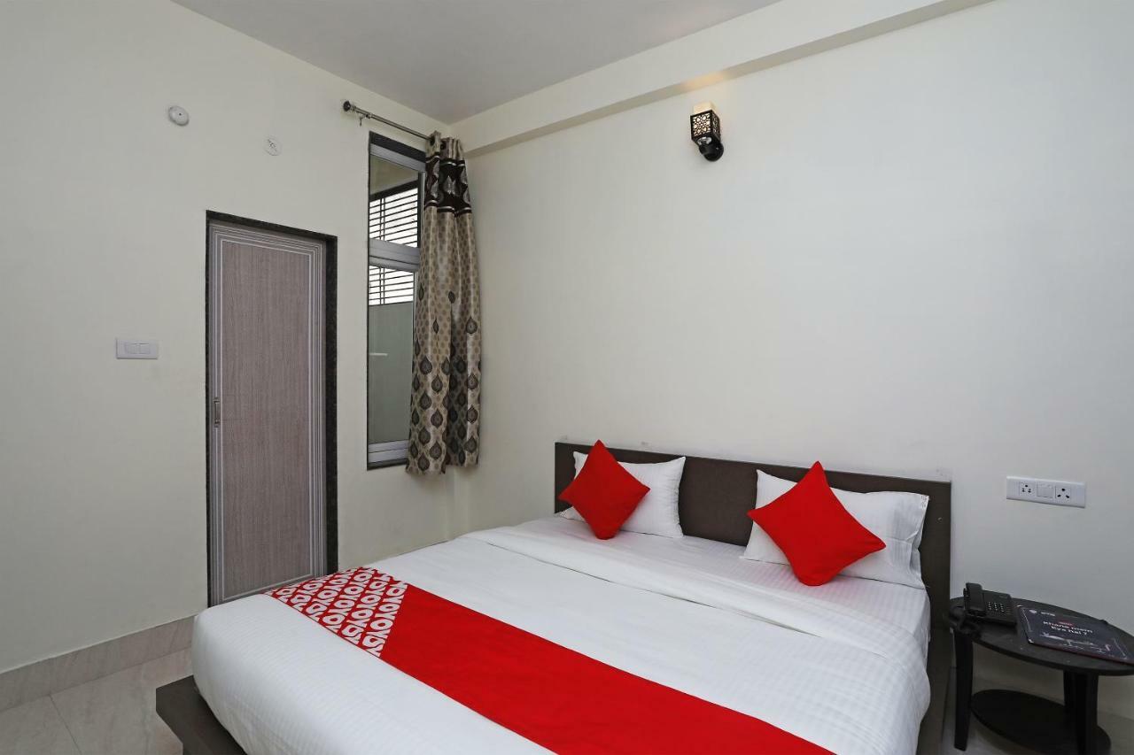 Oyo 16708 Sada Shiv Guest House Varanasi Luaran gambar